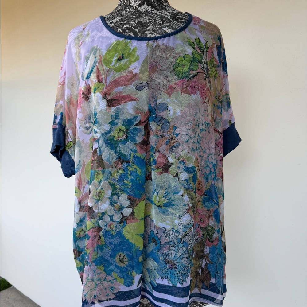 Floral Short Sleeve Women’s Top in Blue & Pink by Wallpapher size XL